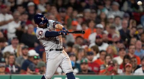 Astros’ Jose Altuve leaves against Yankees after an inning because of bruised left leg